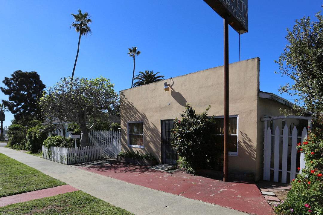 1217-1221 S Freeman St in Oceanside, CA - Building Photo