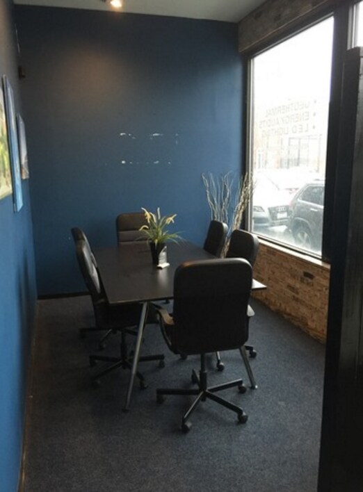 2350 W Grand Ave in Chicago, IL - Building Photo - Interior Photo