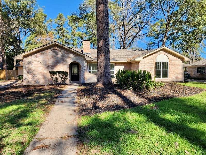 1915 Maple Lakes Dr in Humble, TX - Building Photo