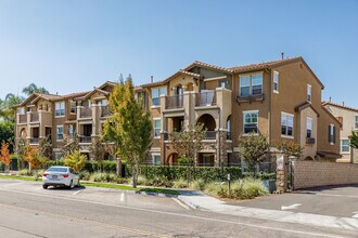 Las Brisas Santee Phase I in Santee, CA - Foto de edificio - Building Photo