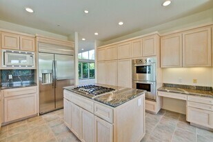 10133 Hillcrest Rd in Cupertino, CA - Building Photo