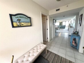 6650 Sunset Way in St Pete Beach, FL - Foto de edificio - Building Photo