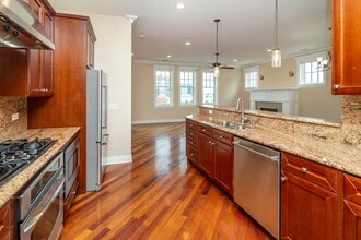 35 S Racine Ave, Unit 5SW in Chicago, IL - Building Photo - Building Photo