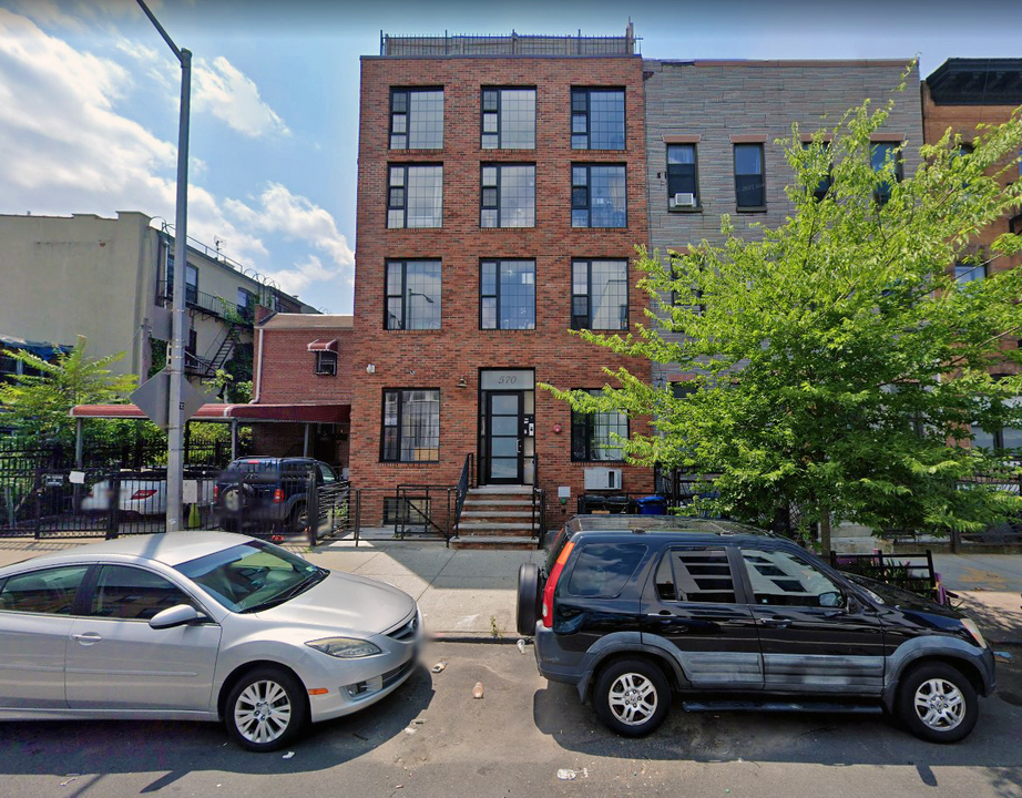 570 Evergreen Ave in Brooklyn, NY - Building Photo