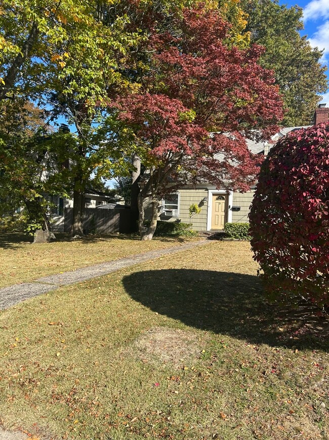 5 Pearl St, Unit 5 pearl st in Glen Cove, NY - Building Photo - Building Photo