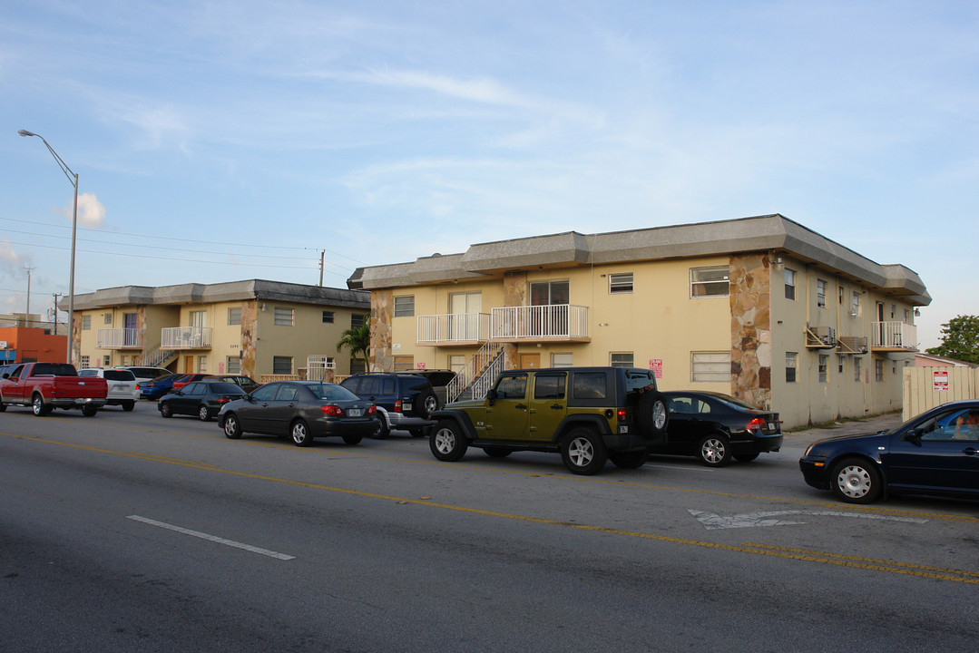 Alegria Apartments in Hialeah, FL - Foto de edificio