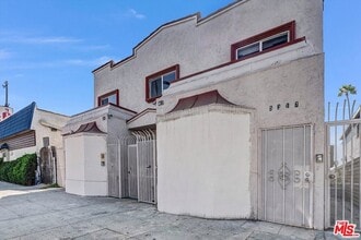 5319 1/2 Normandie Ave, Unit 325 in Los Angeles, CA - Building Photo - Building Photo