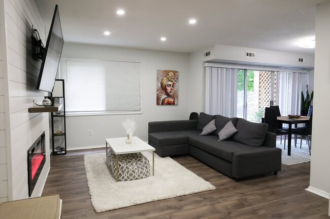 2912 Kings Chapel Rd, Unit 5 in Falls Church, VA - Foto de edificio - Building Photo