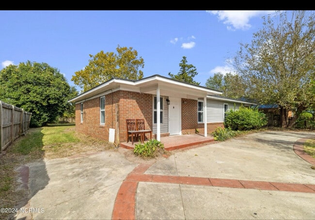 2703 Robeson St in Wilmington, NC - Building Photo - Building Photo