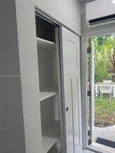 14950 S Spur Dr in Miami, FL - Foto de edificio - Building Photo