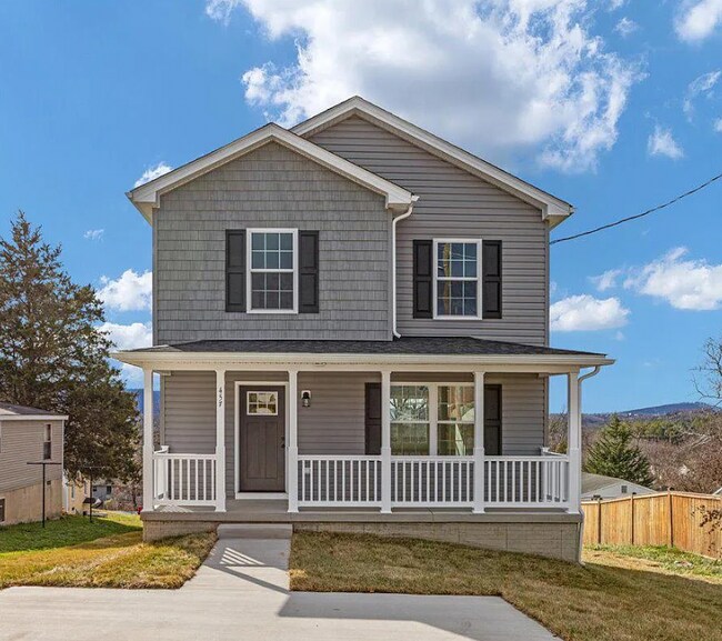 property at 207 S Loudoun St