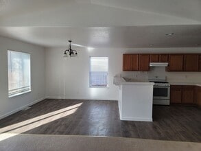 981 Julia Ln in Fernley, NV - Building Photo - Building Photo