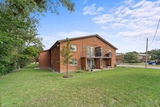 Empress Court Apartments in Windsor, ON - Building Photo - Building Photo