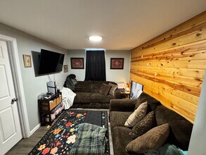 413 Moro St in Manhattan, KS - Building Photo - Building Photo