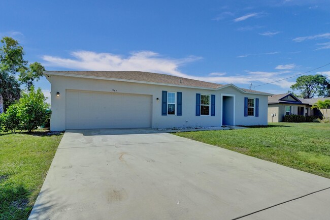 1744 SE North Blackwell Dr in Port St. Lucie, FL - Building Photo - Building Photo