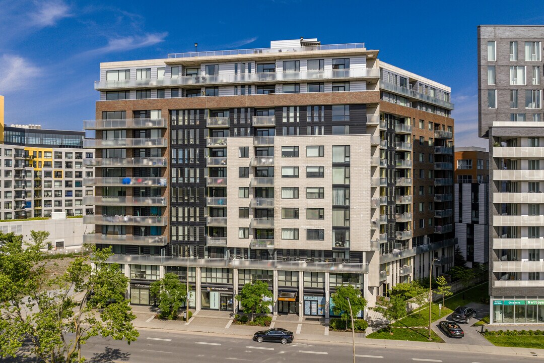 4975-5001 Jean-Talon O in Montréal, QC - Building Photo