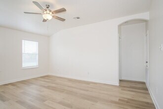 105 Lucy Cove in Hutto, TX - Foto de edificio - Building Photo