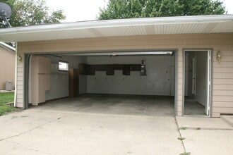 361 Sunset Dr in Beresford, SD - Building Photo - Building Photo