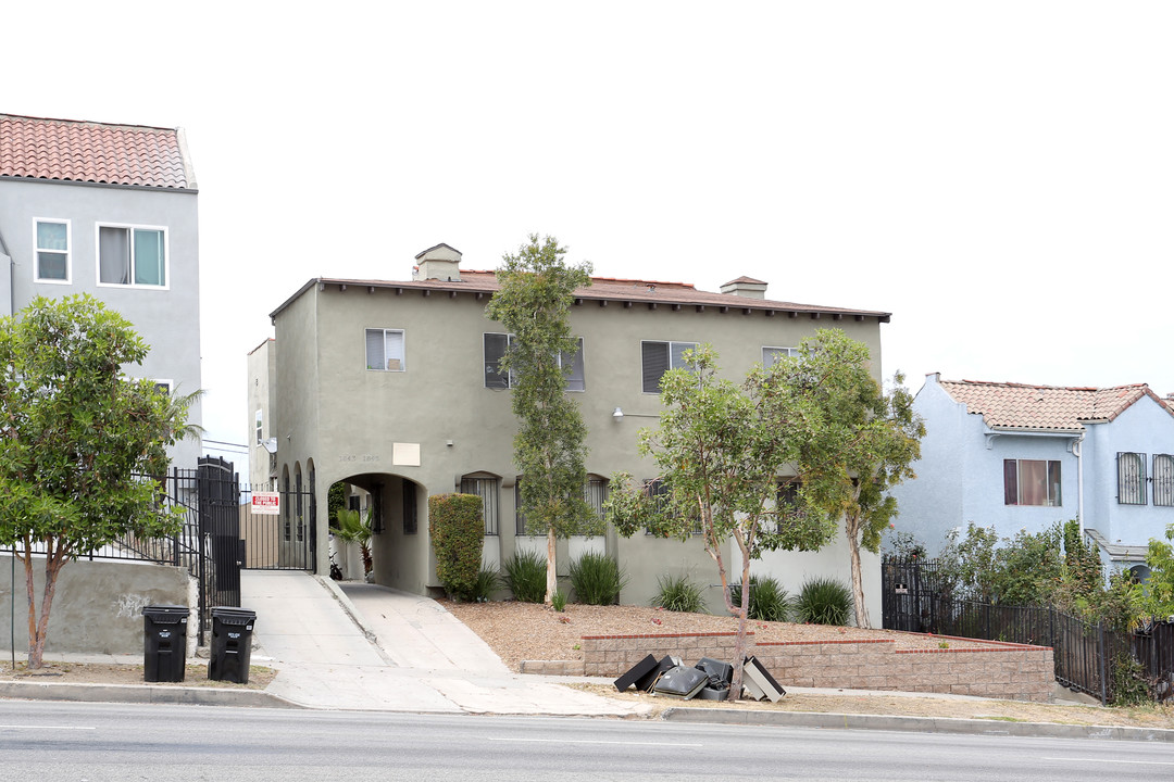 1843 S La Brea Ave in Los Angeles, CA - Building Photo