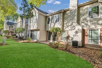 2116 Glasgow Ct in Hanover Park, IL - Building Photo - Building Photo