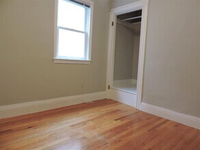 22 Speridakis Ter, Unit 2 in Cambridge, MA - Foto de edificio - Building Photo