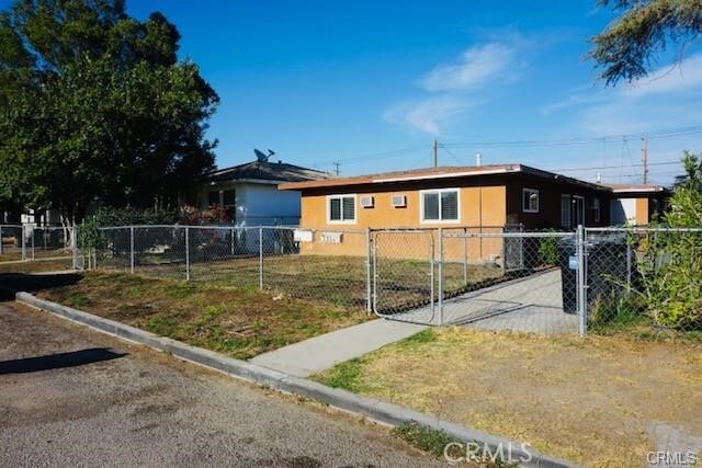 1314 N Holly Ave in Colton, CA - Building Photo - Building Photo