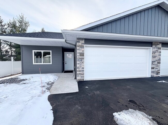 property at 577 Main St W