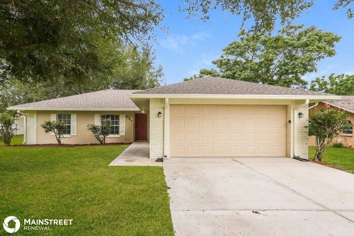 2747 Everleth Dr in Lakeland, FL - Building Photo