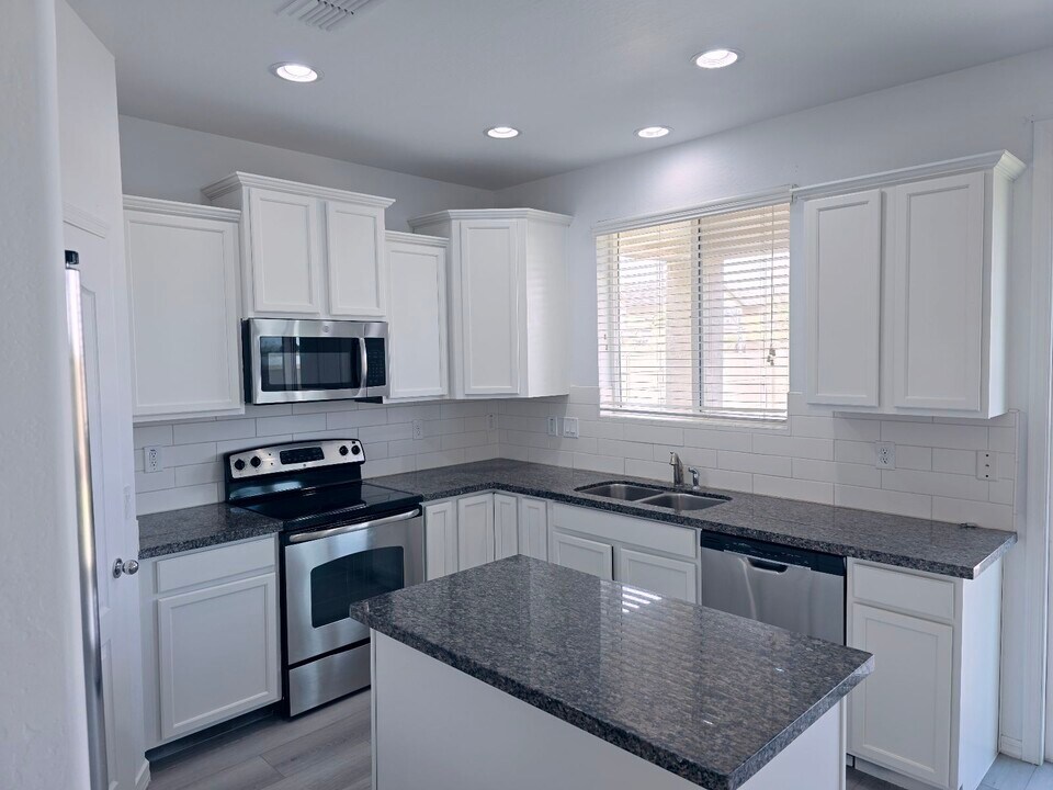 5809 S 35th Pl in Phoenix, AZ - Building Photo