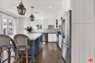 4621 Allott Ave in Los Angeles, CA - Building Photo - Building Photo