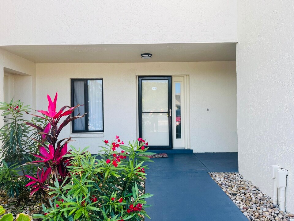 200 International Dr in Cape Canaveral, FL - Building Photo