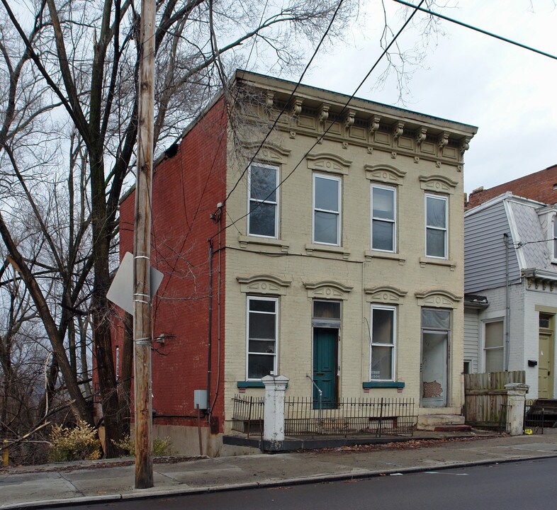 2445 W McMicken Ave in Cincinnati, OH - Building Photo