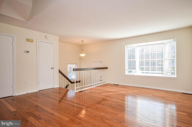 1922 Brightleaf Ct in Silver Spring, MD - Foto de edificio - Building Photo