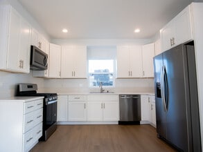 2344 Gatewood St in Los Angeles, CA - Building Photo - Building Photo