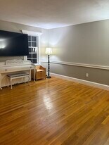 99 Winnicutt Rd, Unit 6 in Stratham, NH - Building Photo