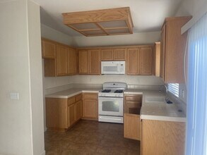 614 Mosburg Loop in Yuba City, CA - Building Photo - Building Photo