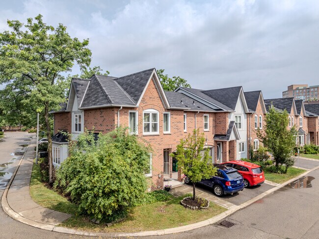 5865 Dalebrook Cres in Mississauga, ON - Building Photo - Primary Photo