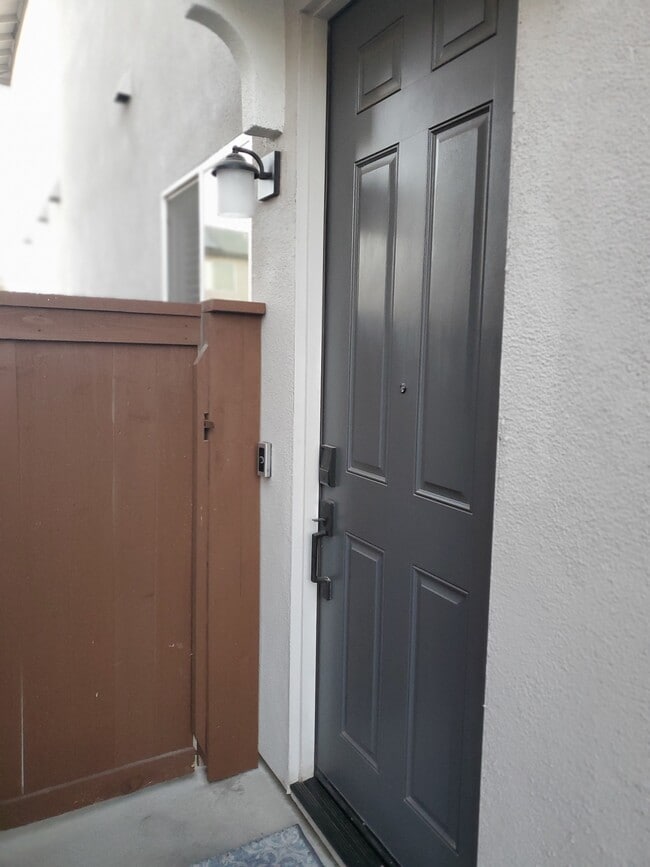 1285 Roberts Dr in Woodland, CA - Building Photo - Building Photo
