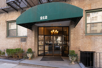 212 E 77th St in New York, NY - Building Photo - Building Photo
