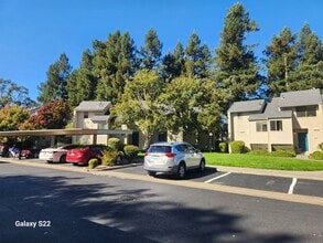 1960 Windmill Cir in Santa Rosa, CA - Building Photo - Building Photo