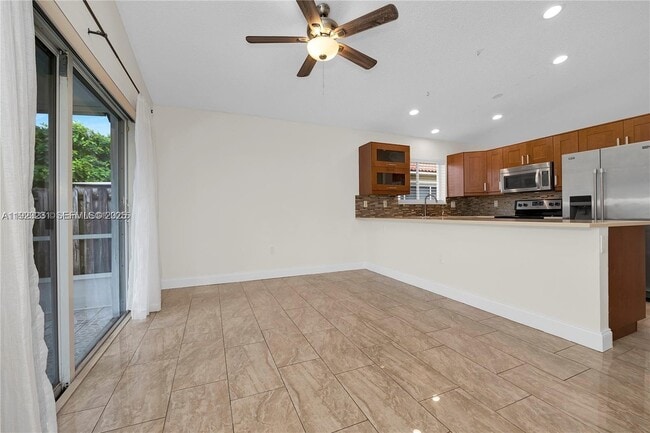 113 Danielle Ct in Weston, FL - Building Photo - Building Photo