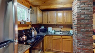 4 Sunset Ave in Greenville, ME - Building Photo - Building Photo