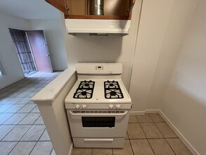 207 S Lillie Ave, Unit 5 in Fullerton, CA - Building Photo - Building Photo