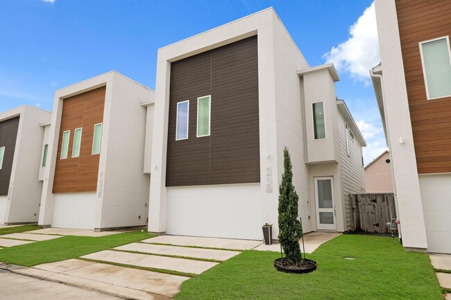 property at 5415 Robusto Pl