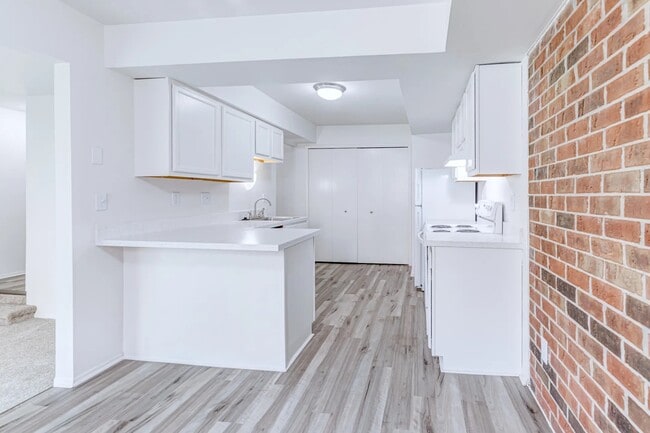 Riverside Townhomes in Gibraltar, MI - Foto de edificio - Building Photo