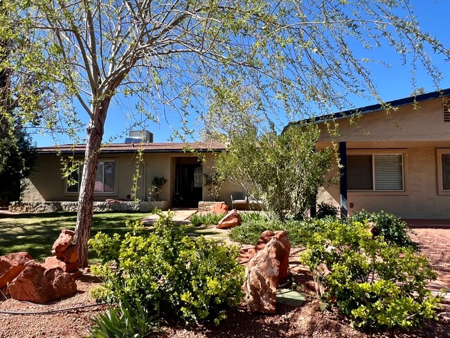 15 Last Wagon Cir in Sedona, AZ - Building Photo - Building Photo