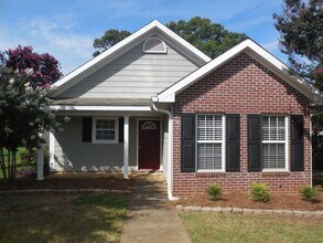 309 Strawbridge Ln in Bonaire, GA - Foto de edificio - Building Photo