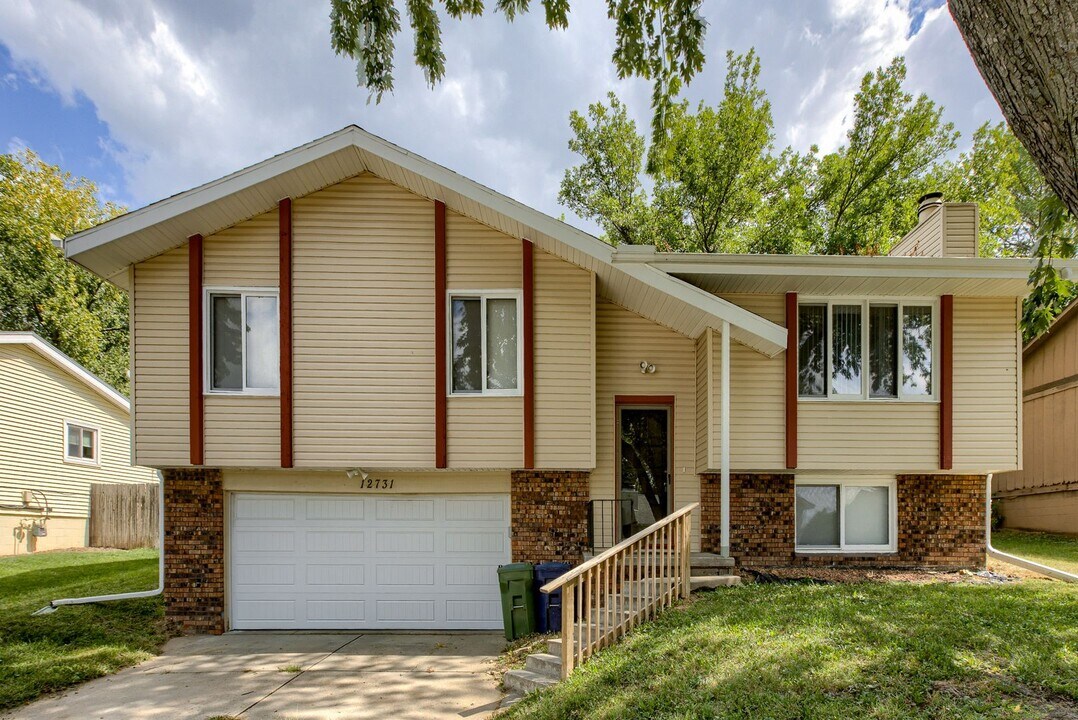 12731 S 38th St in Bellevue, NE - Building Photo