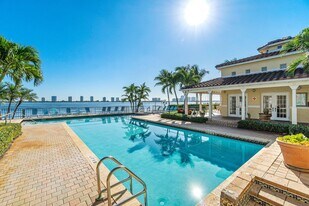 1140 Lake Shore Dr in Lake Park, FL - Building Photo