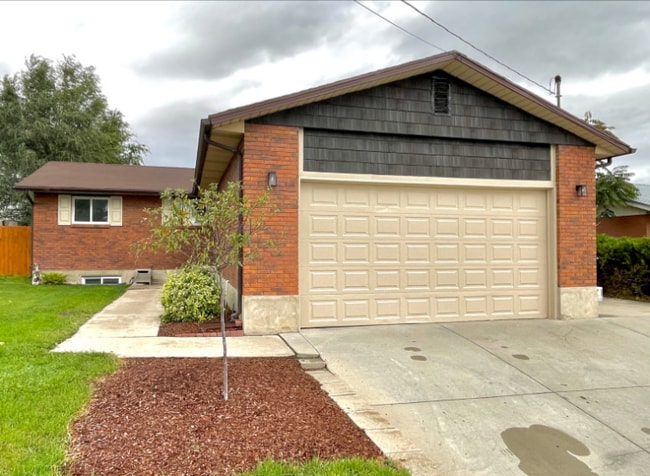 1485 Sandhill Rd in Orem, UT - Foto de edificio - Building Photo